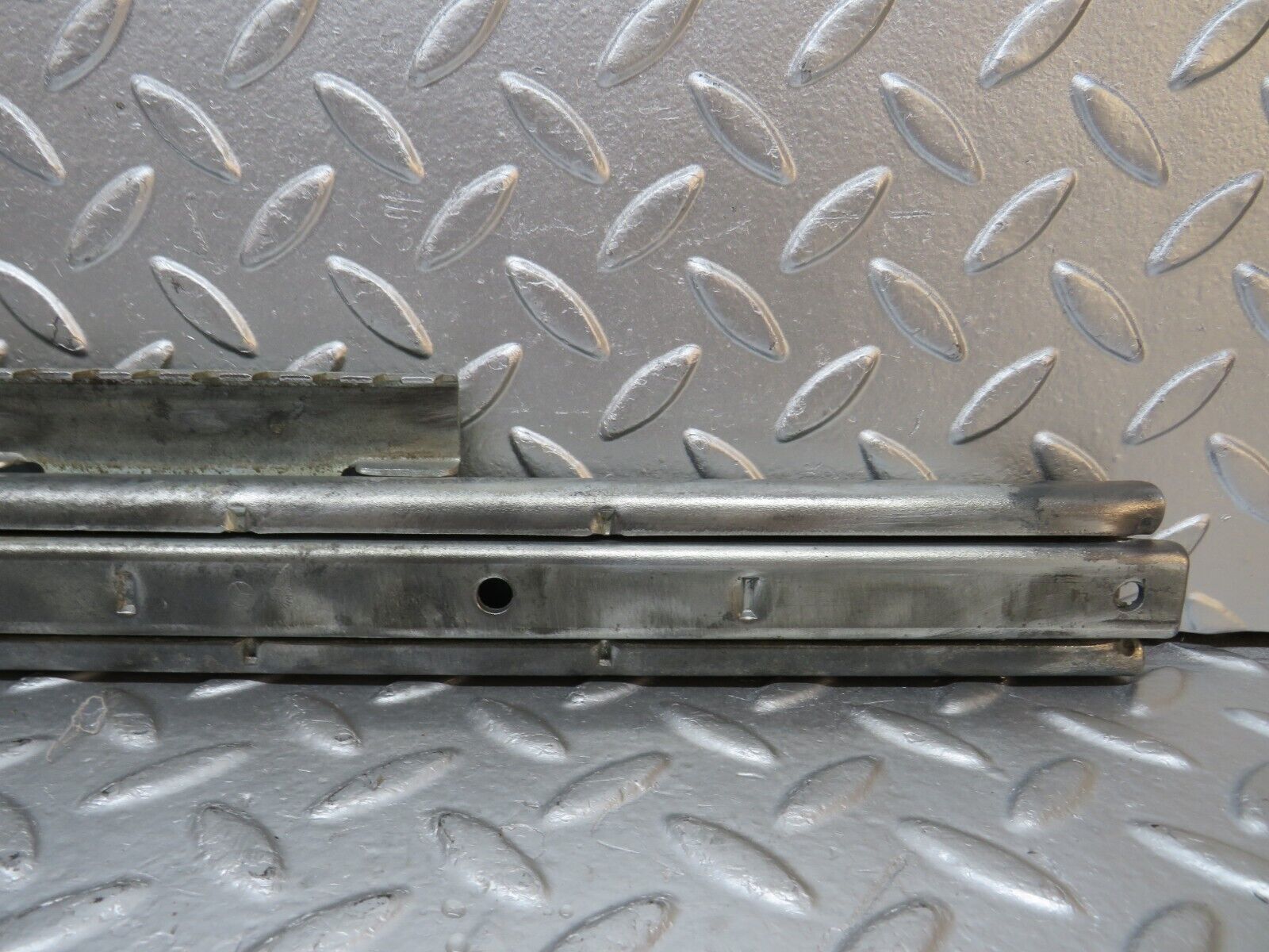 31173 Mercedes-Benz W123 230E Front Right Seat Rail