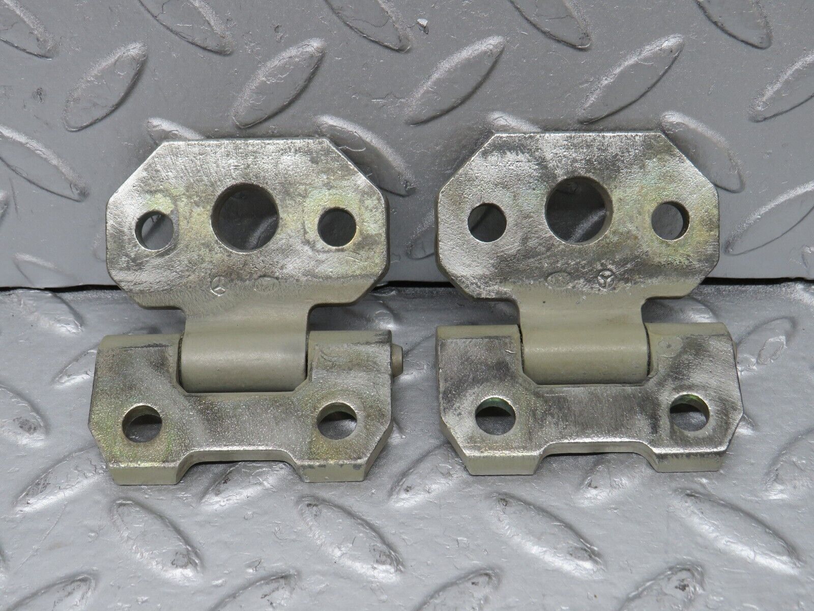 36616 Mercedes-Benz W201 190E 2.0L Door Hinge Left Side