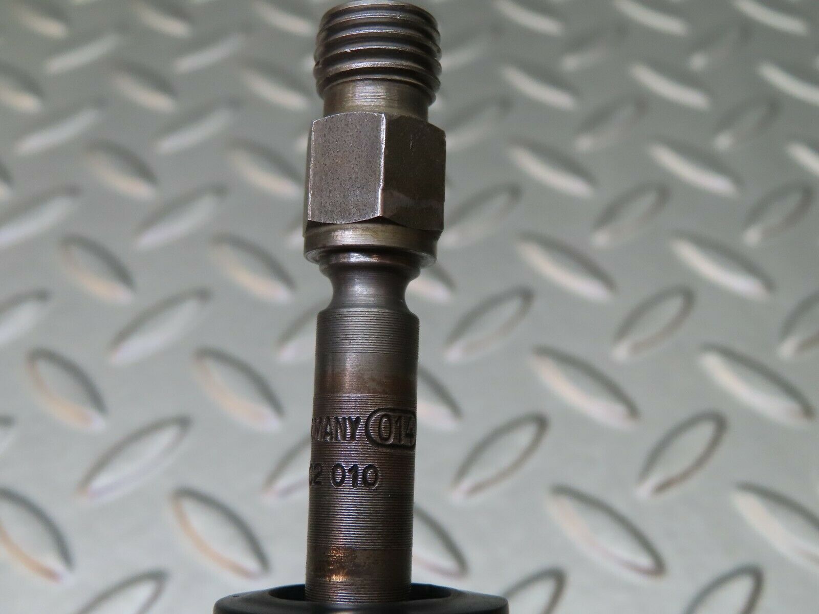 4425 Mercedes-Benz W123 230E Fuel Injector Bosch 0437502010