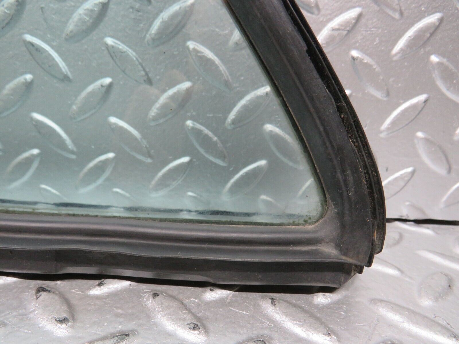 28857 Mercedes-Benz W123 230E Rear Right Quarter Window Glass 1237350224