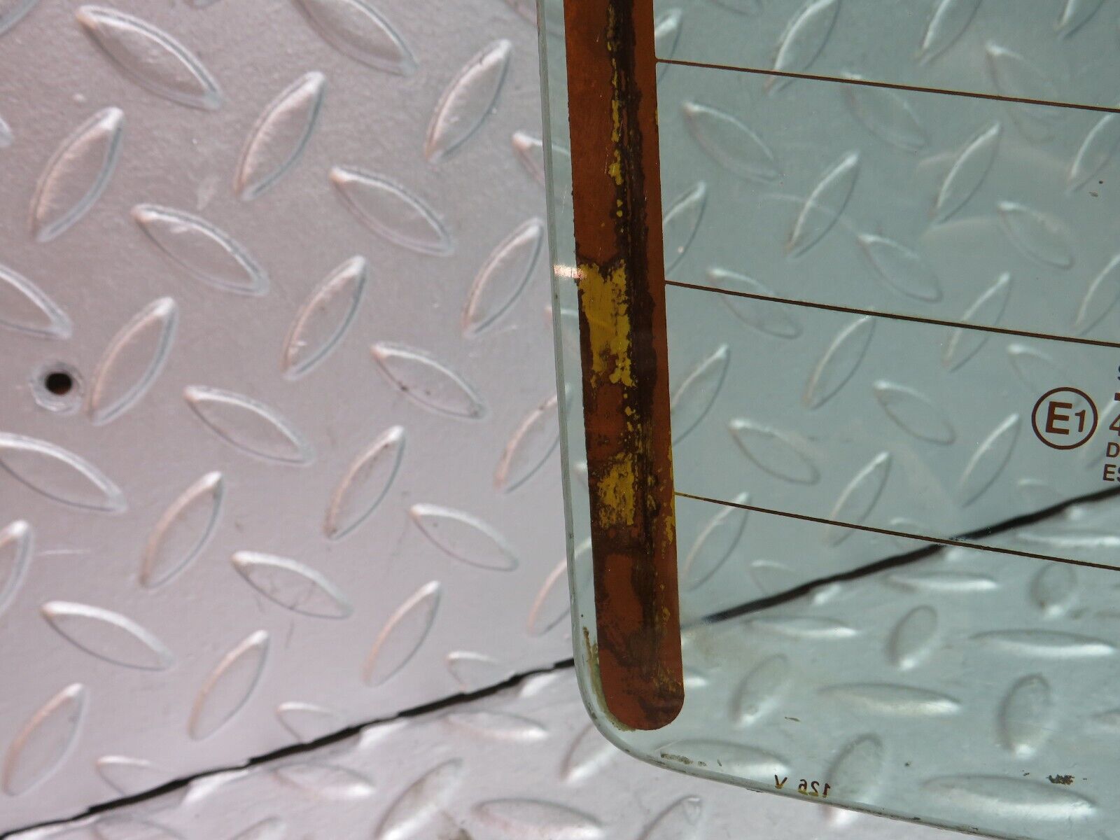 39073 Mercedes-Benz W201 190E 2.6L Rear Heated Windscreen Glass