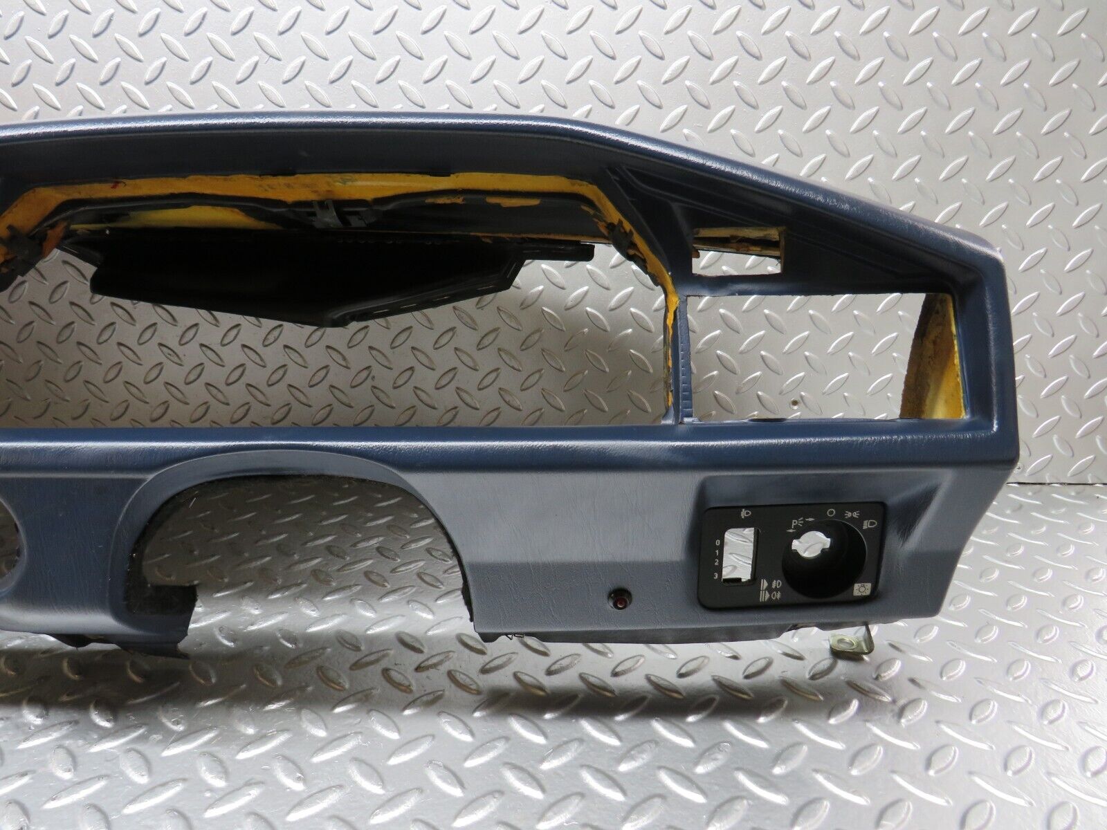 25166 Mercedes-Benz W201 190D Dashboard Blue