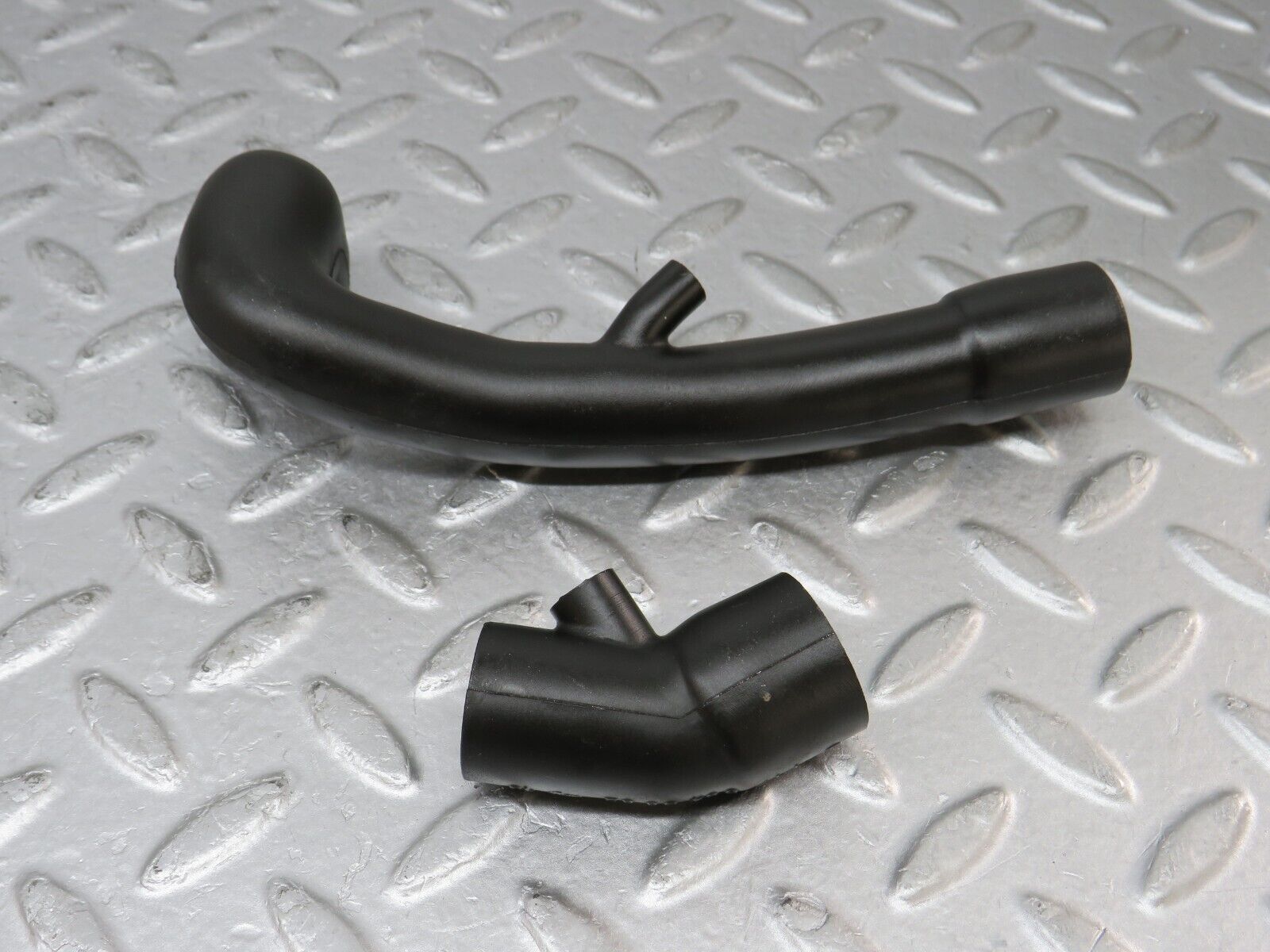 36281 Mercedes-Benz W126 420SE Crankcase Breather Hose Pipe 2x 1160940791 1170940882