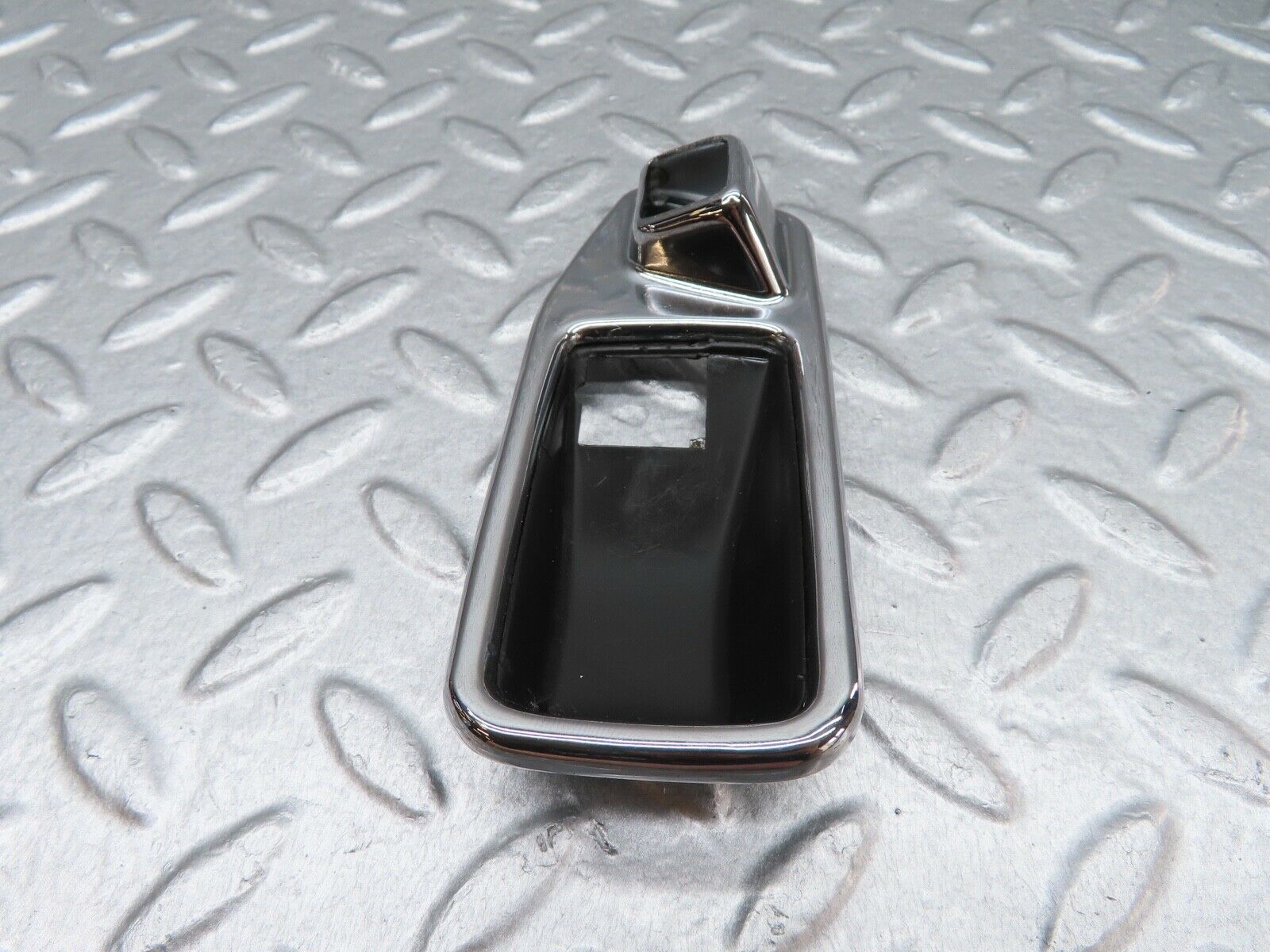 17958 Mercedes-Benz W123 200 Chrome Frame For Door Opener Left 1167660111