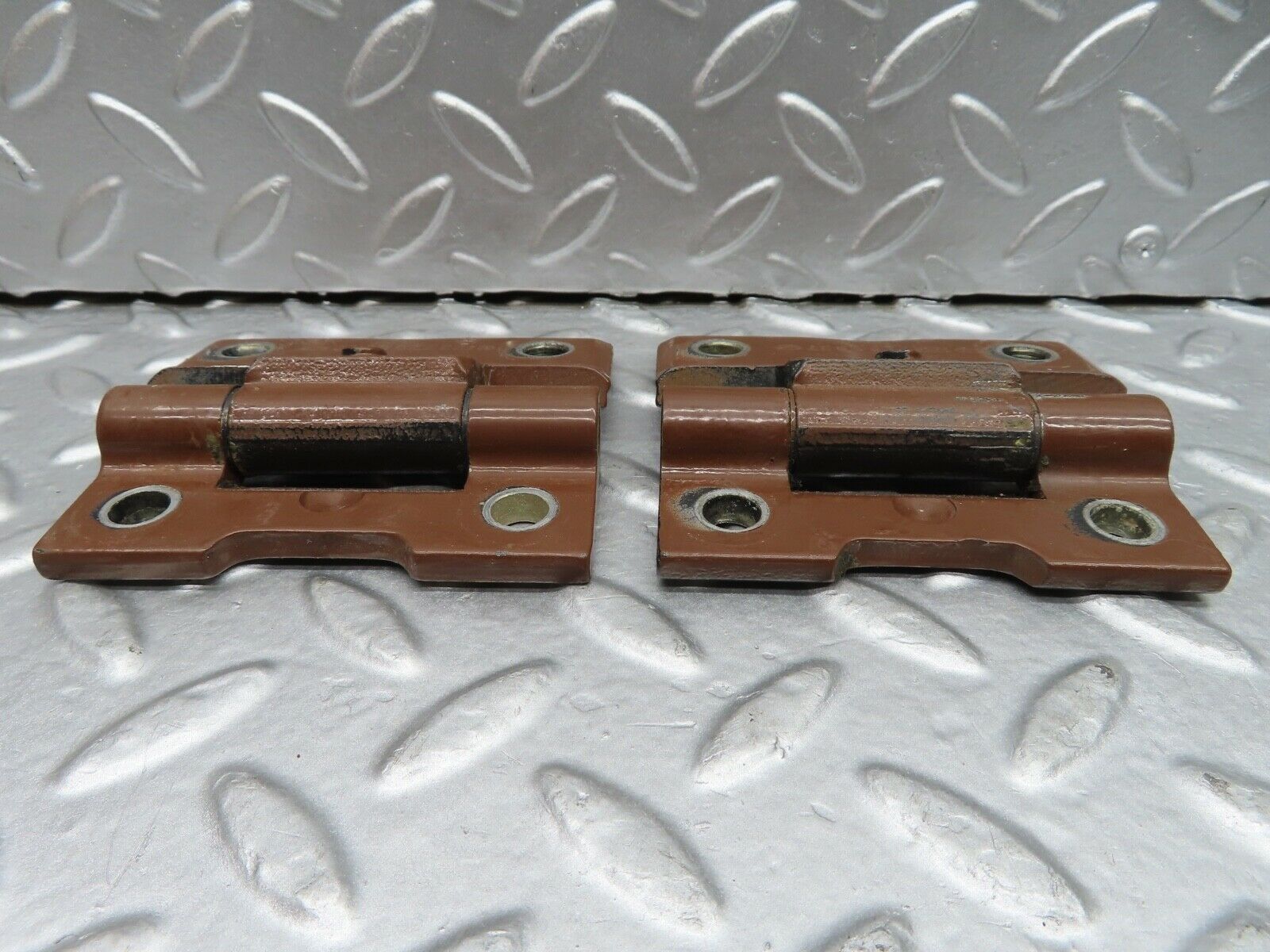 21069 Mercedes-Benz W123 230E Door Hinges Pair 1237200037