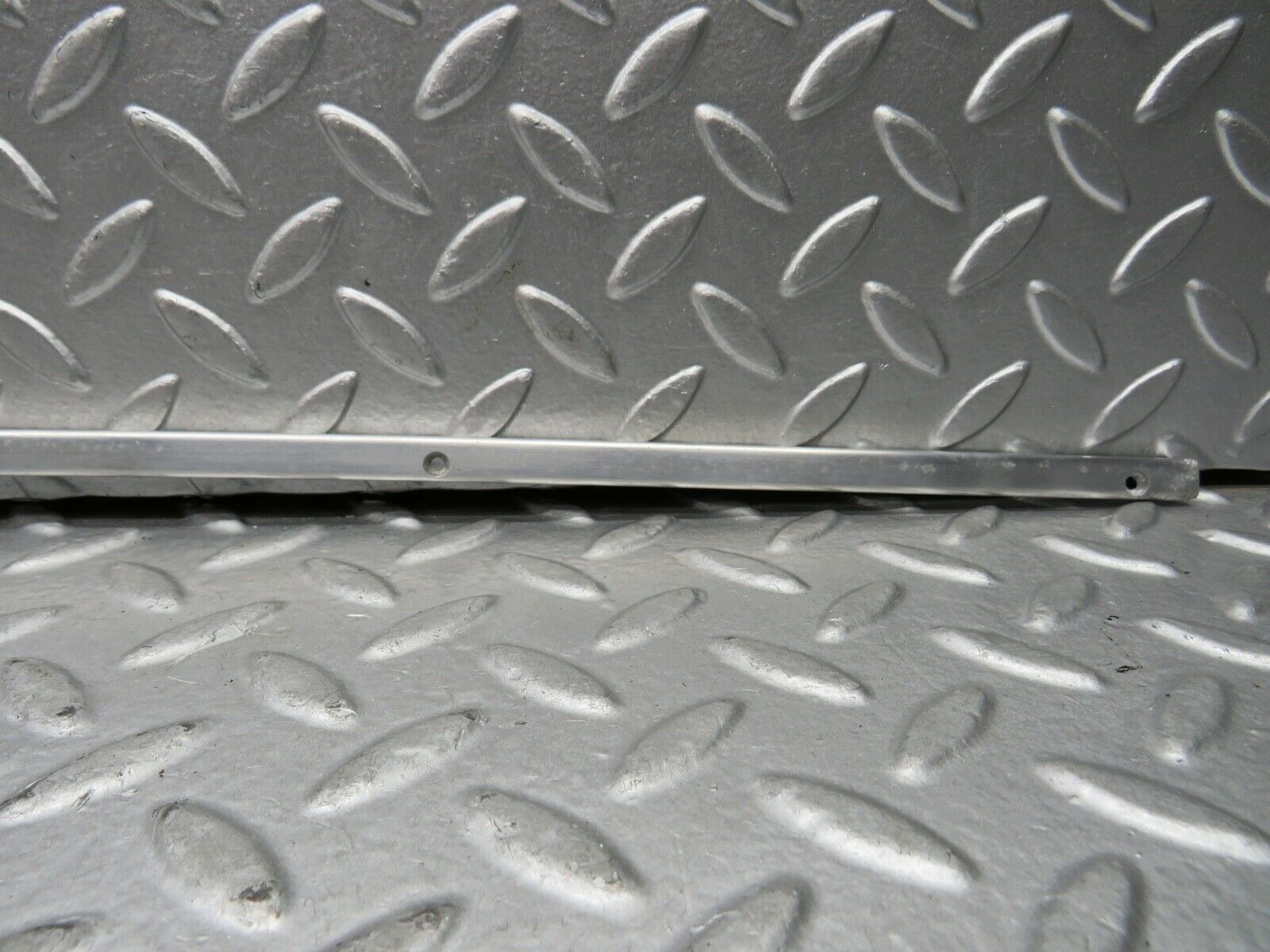 21763 Mercedes-Benz W126 300SE Sun Roof Chrome Trim