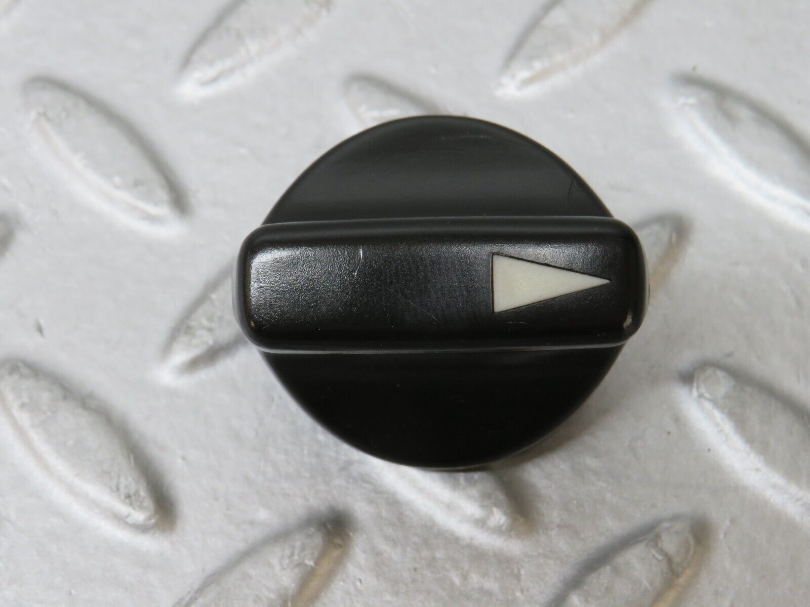 36132 Mercedes-Benz W126 420SE Heater Control Knob Pair