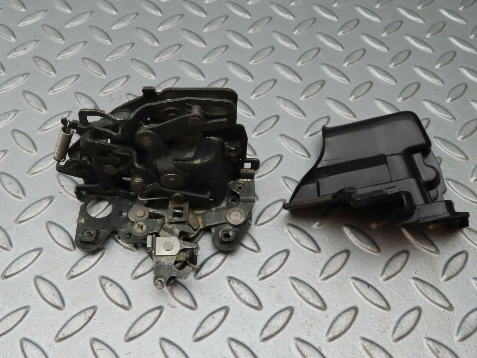 4315 Mercedes-Benz W123 230E Rear Right Door Lock Mechanism