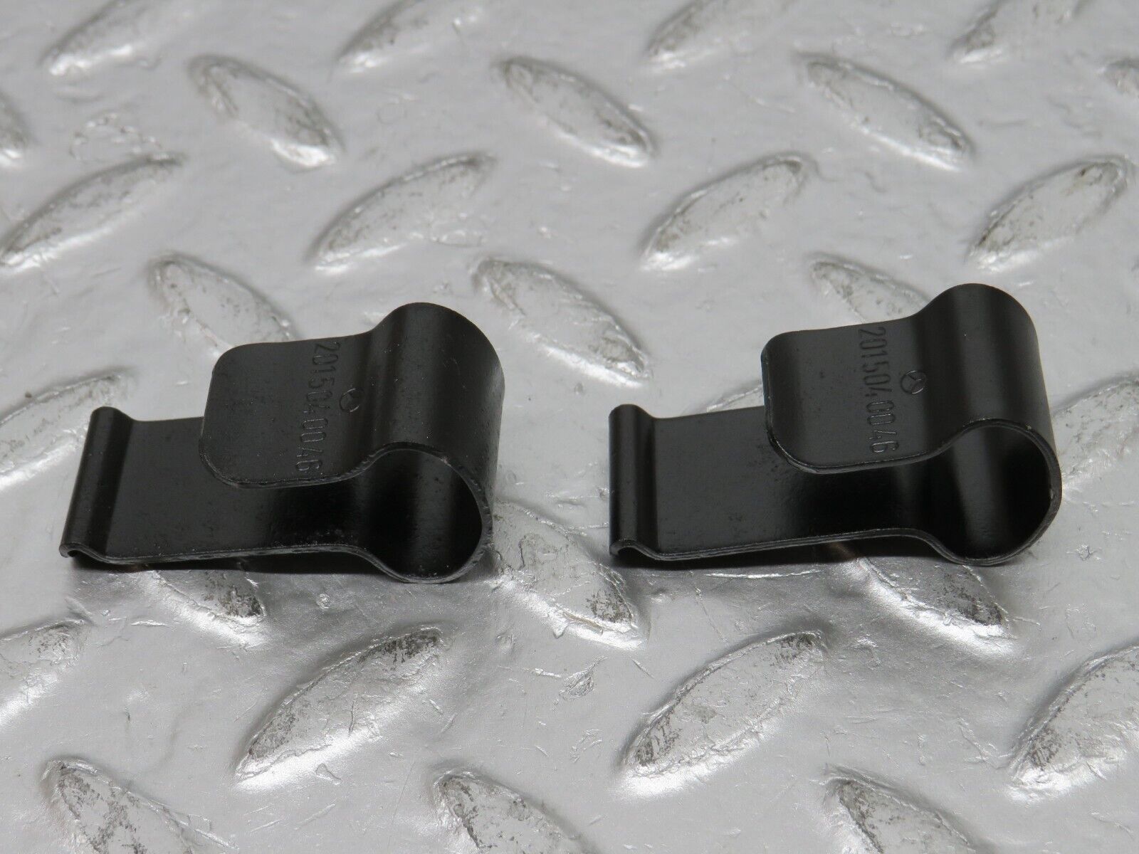 32577 Mercedes-Benz S124 300TE Wagon Radiator Fan Shroud Holder 2015040046