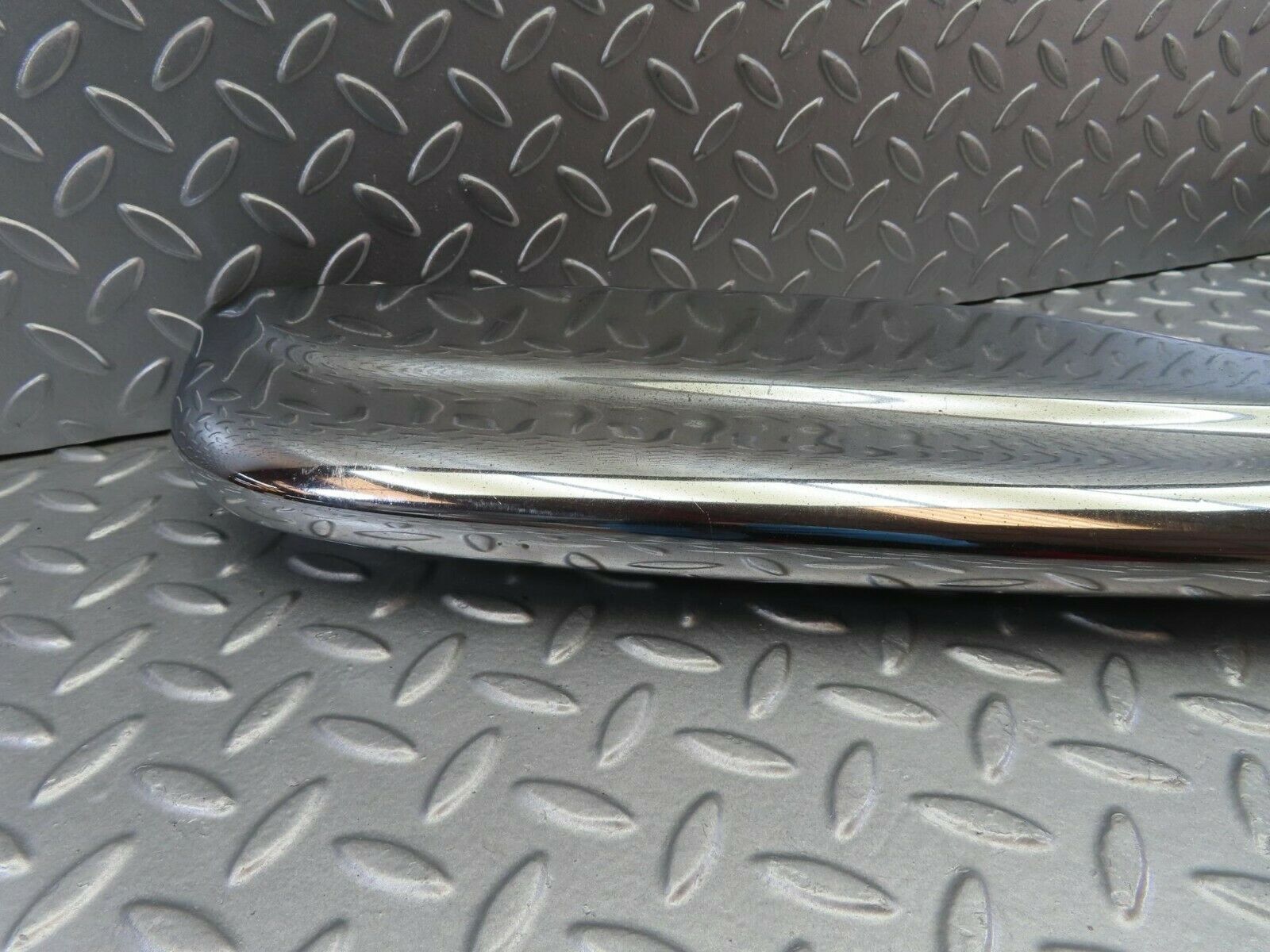 10614 Mercedes-Benz W108 Front Left Upper Bumper Corner