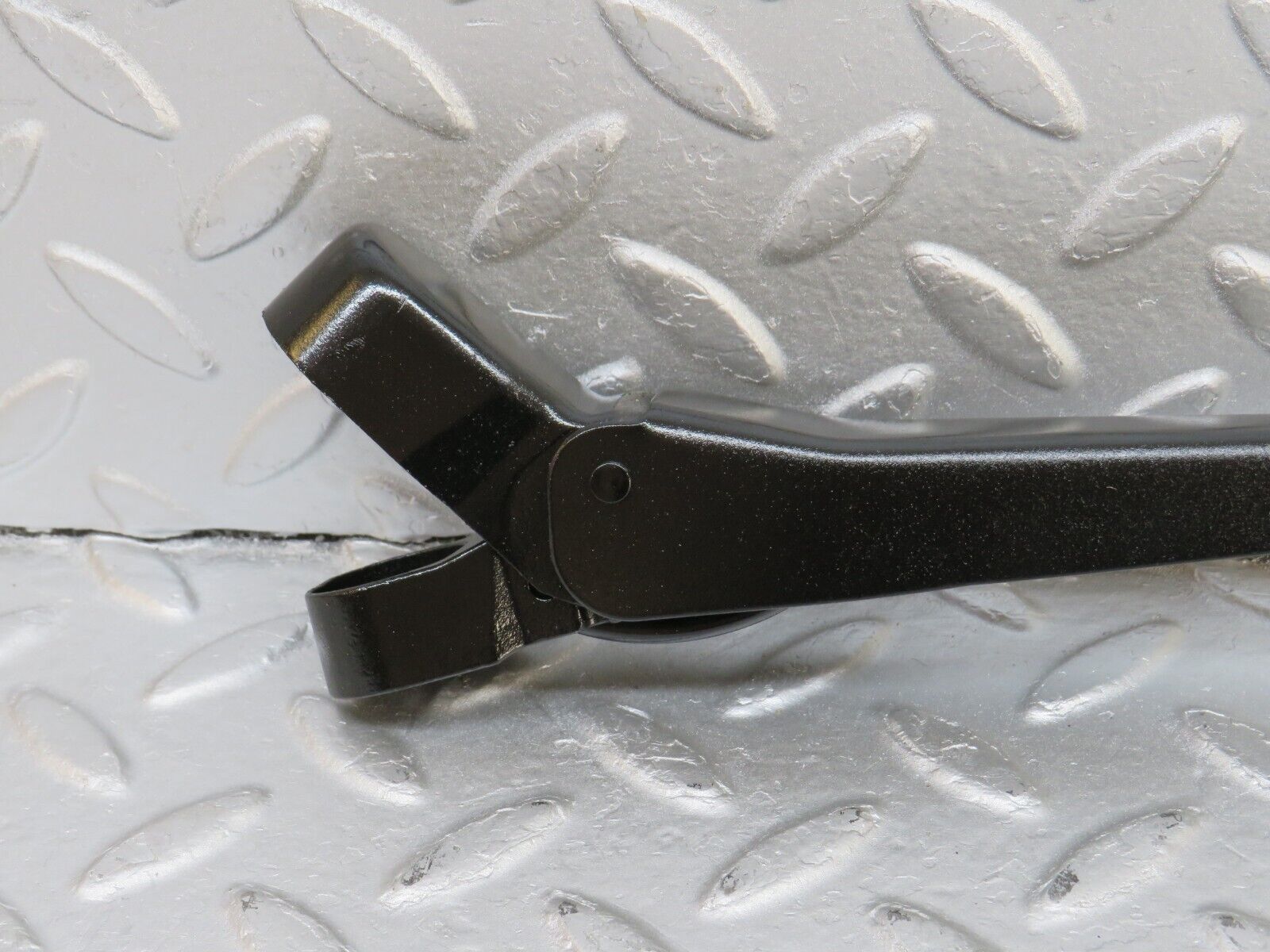 36167 Mercedes-Benz W126 420SE Windscreen Wiper Arm Left Side