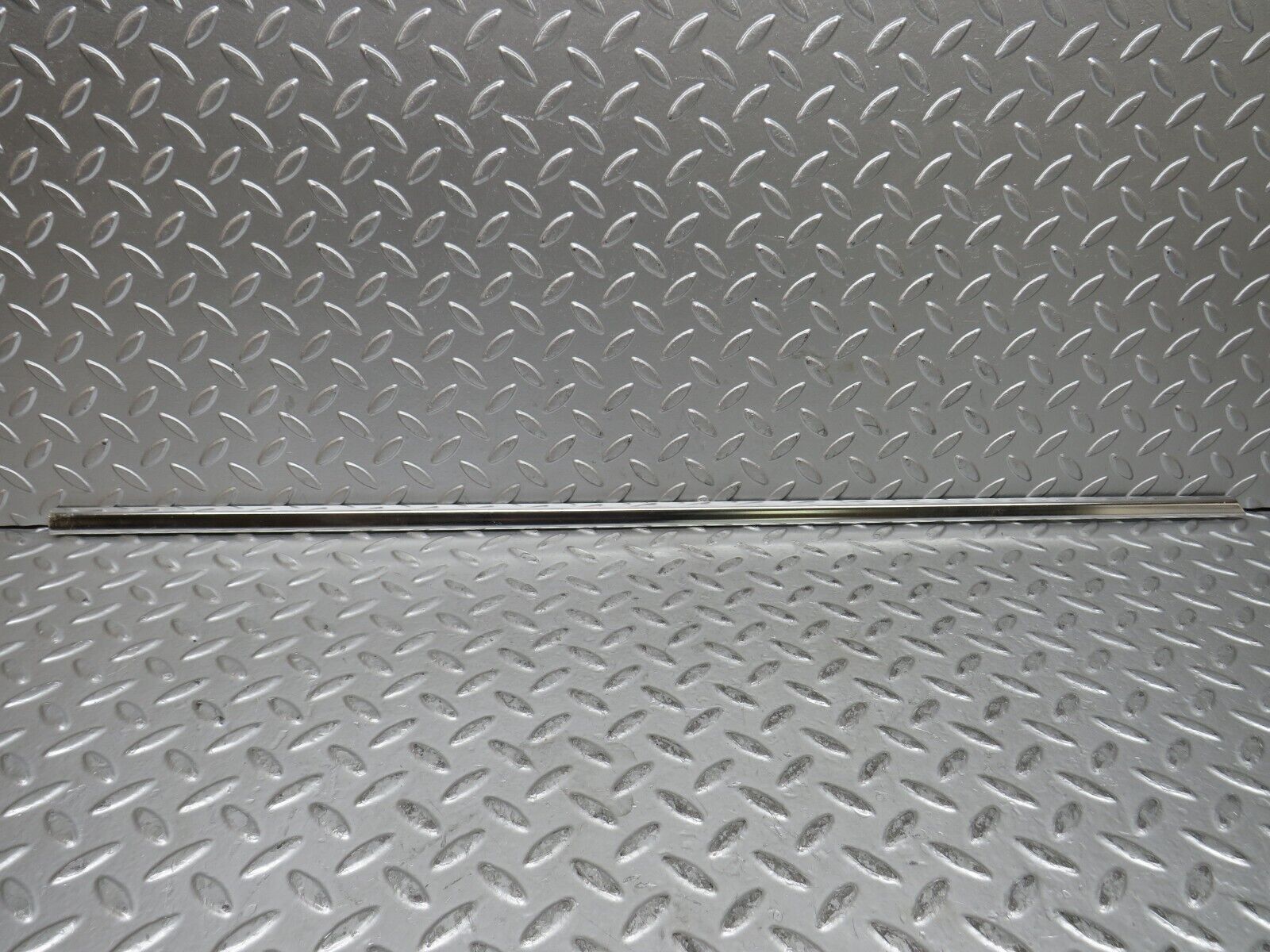 28471 Mercedes-Benz S123 240D Wagon Front Right Door Chrome Moulding Trim