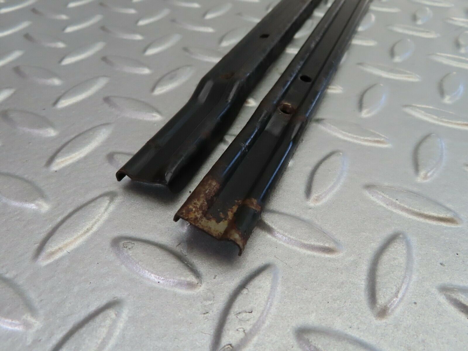 7216 Mercedes-Benz C107 350SLC Coupe Trunk Carpet Holding Strips Rails