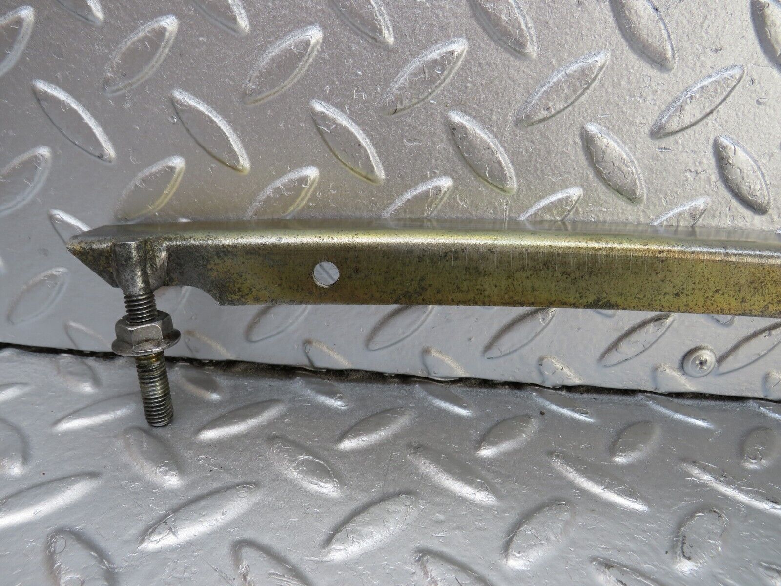 34303 Mercedes-Benz C126 380SEC Coupe Front Left Door Window Channel