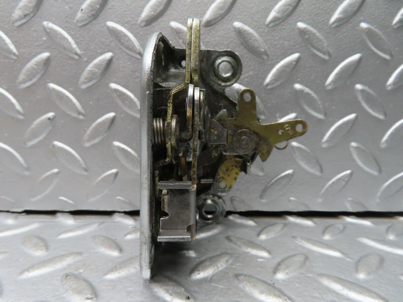 20980 Mercedes-Benz W114 250CE Coupe Right Door Lock Mechanism