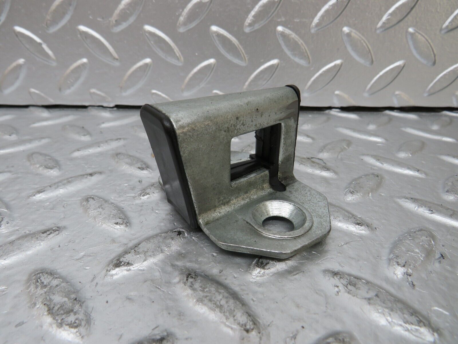 25843 Mercedes-Benz W124 280E Door Lock Latch