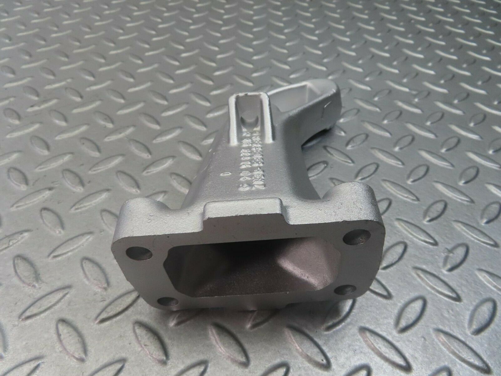 8326 Mercedes-Benz W123 Engine Mount Bracket Right Side 6152231404