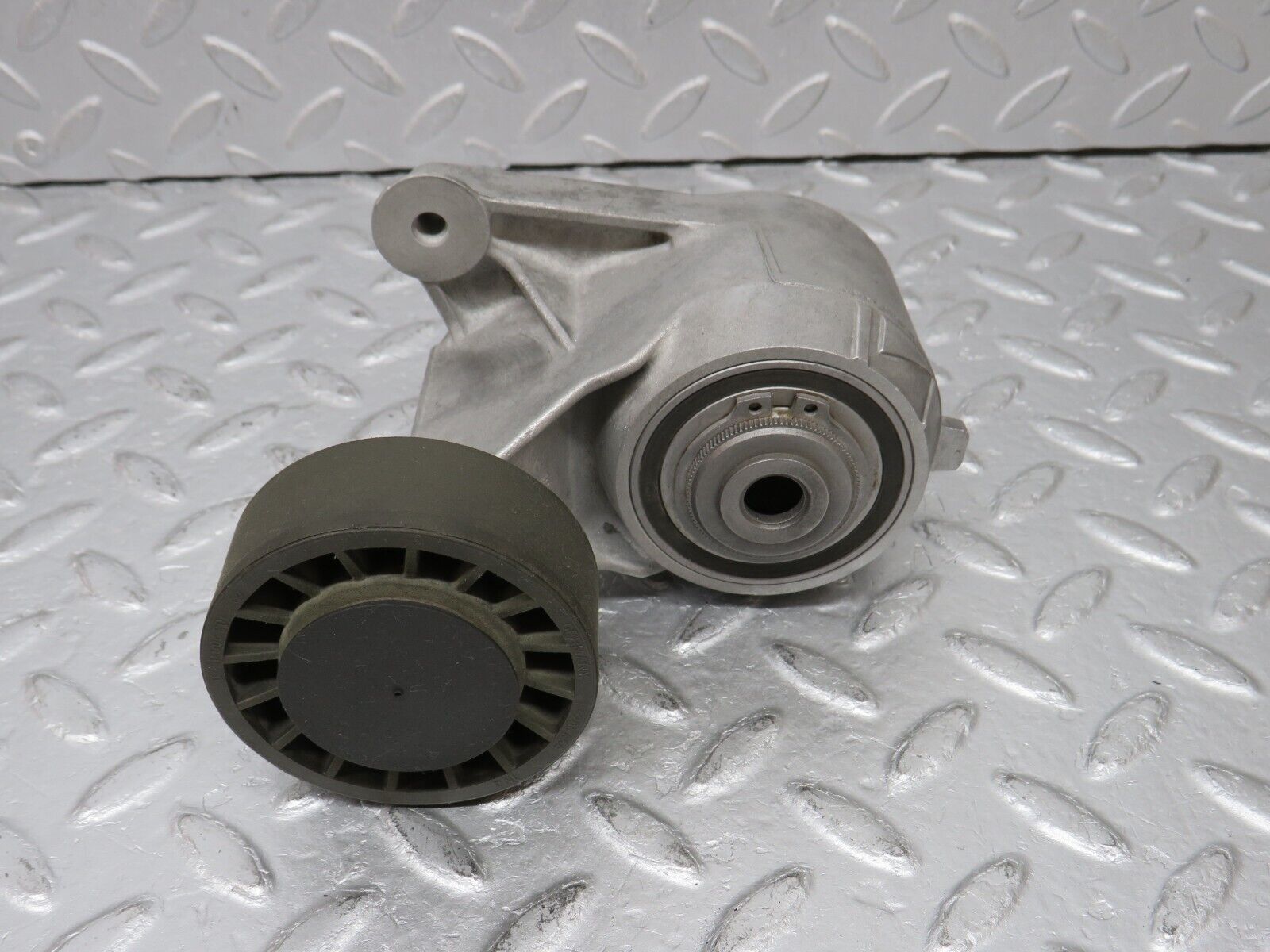 38932 Mercedes-Benz W201 190E 2.6L Belt Tensioner 1032021140 1032000570