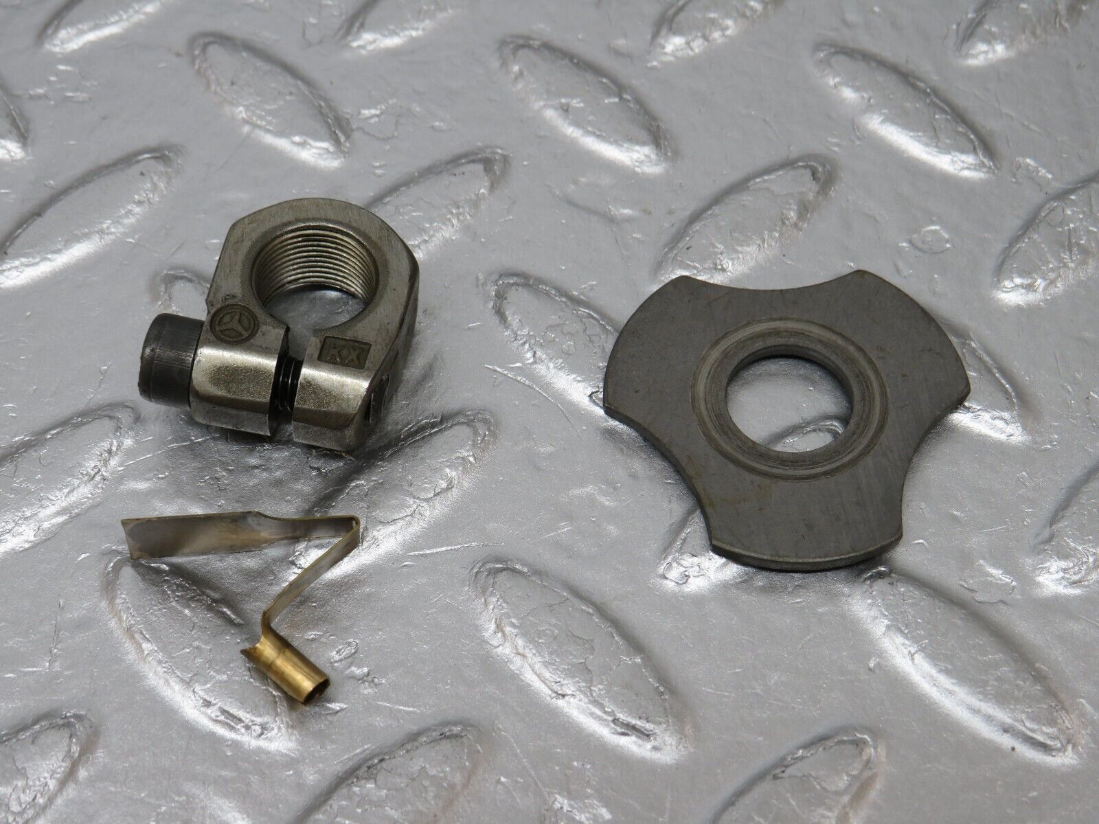 34014 Mercedes-Benz W124 260E Wheel Hub Locking Cap