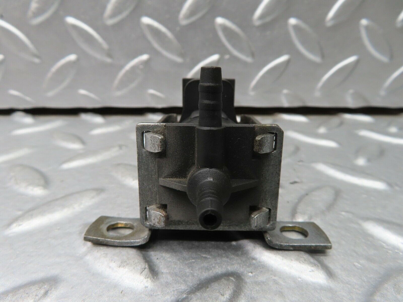 21591 Mercedes-Benz W126 300SE Vacuum Control Valve Pierburg 0015407097