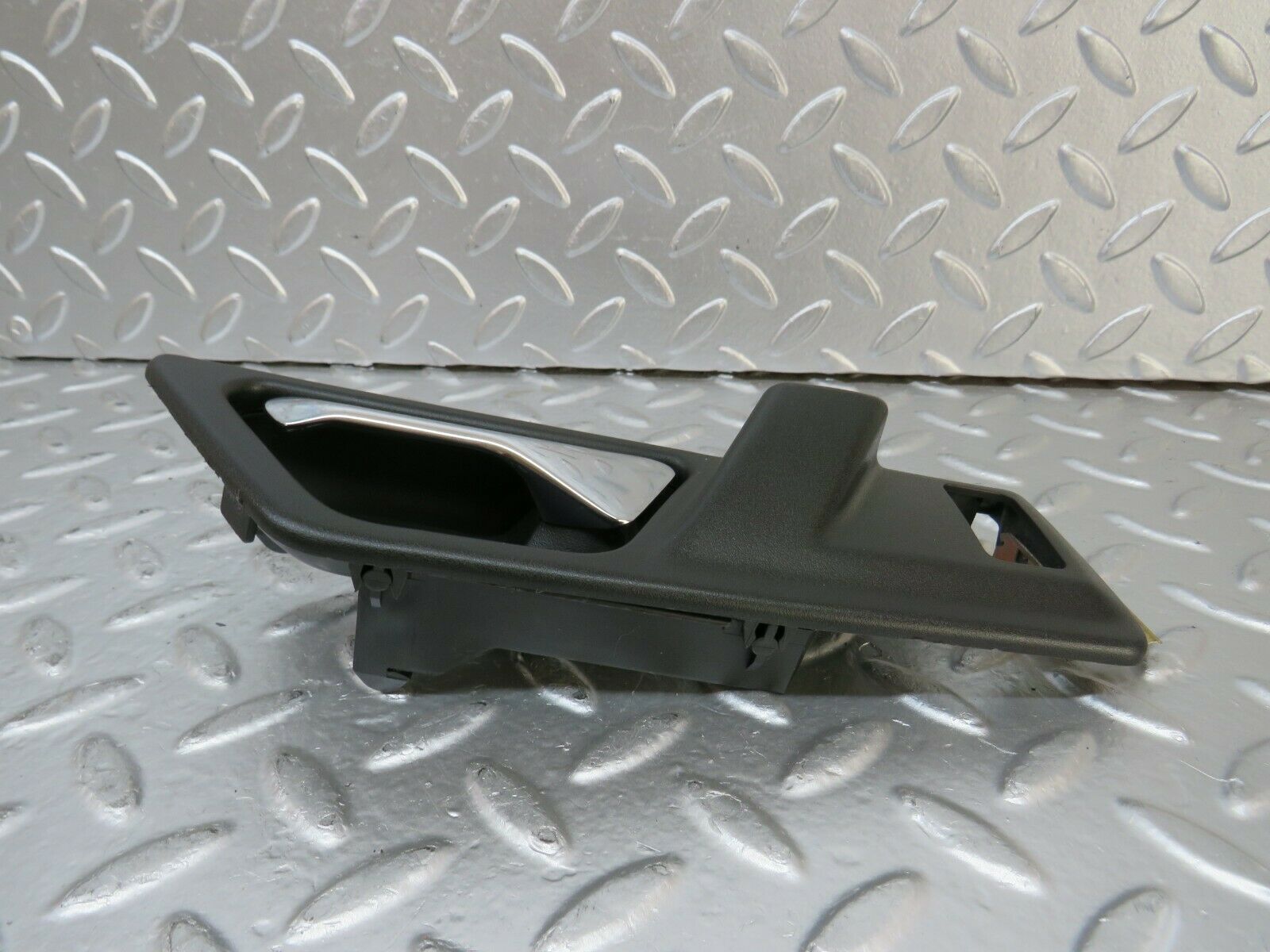 24207 Mercedes-Benz S124 220TE Interior Door Handle Rear Left 1247600161