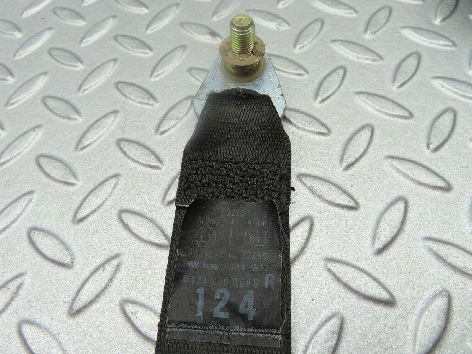 5366 Mercedes-Benz W124 230E Seat Belt Front Right 1248600686