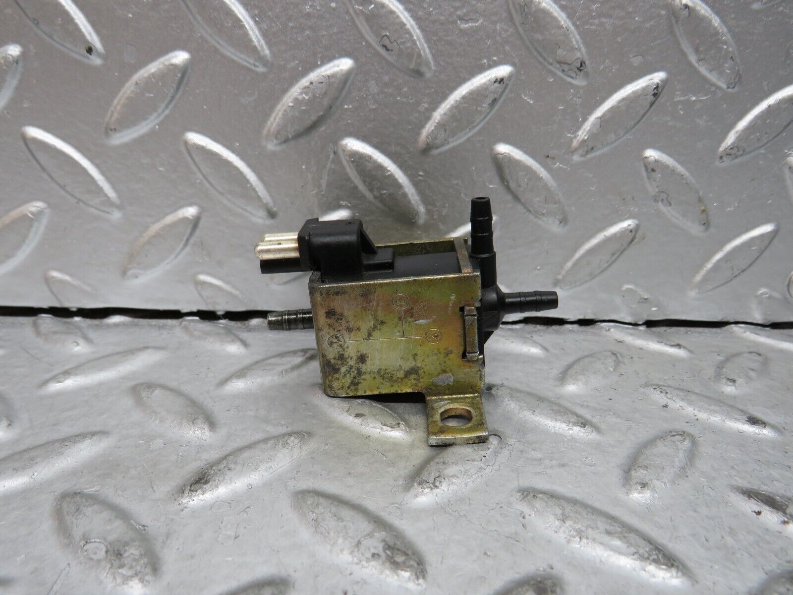 29171 Mercedes-Benz C124 320CE Coupe Vacuum Control Valve 0015408697