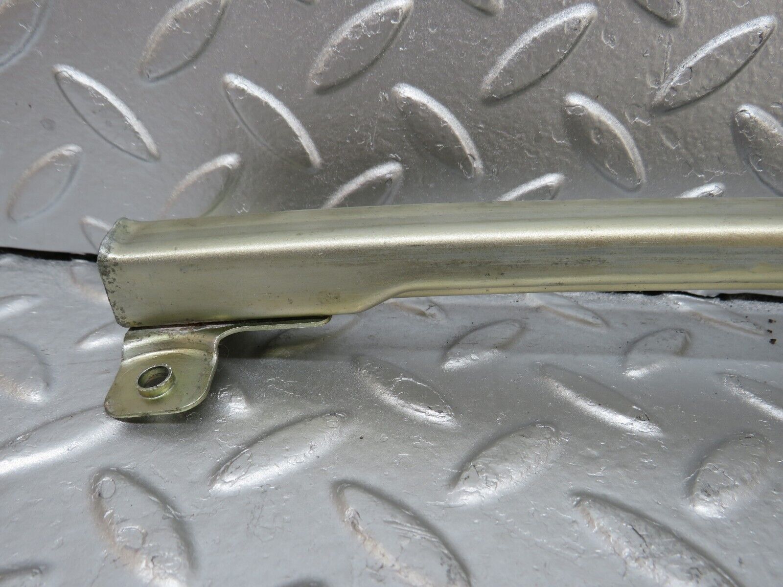 33256 Mercedes-Benz W202 C180 Front Left Door Window Channel