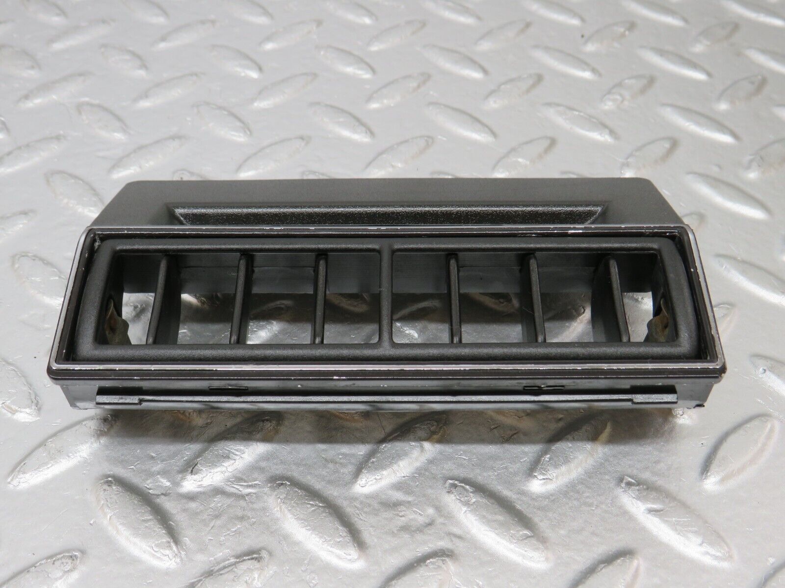 34339 Mercedes-Benz C126 380SEC Coupe Centre Console Air Vent 1268300013