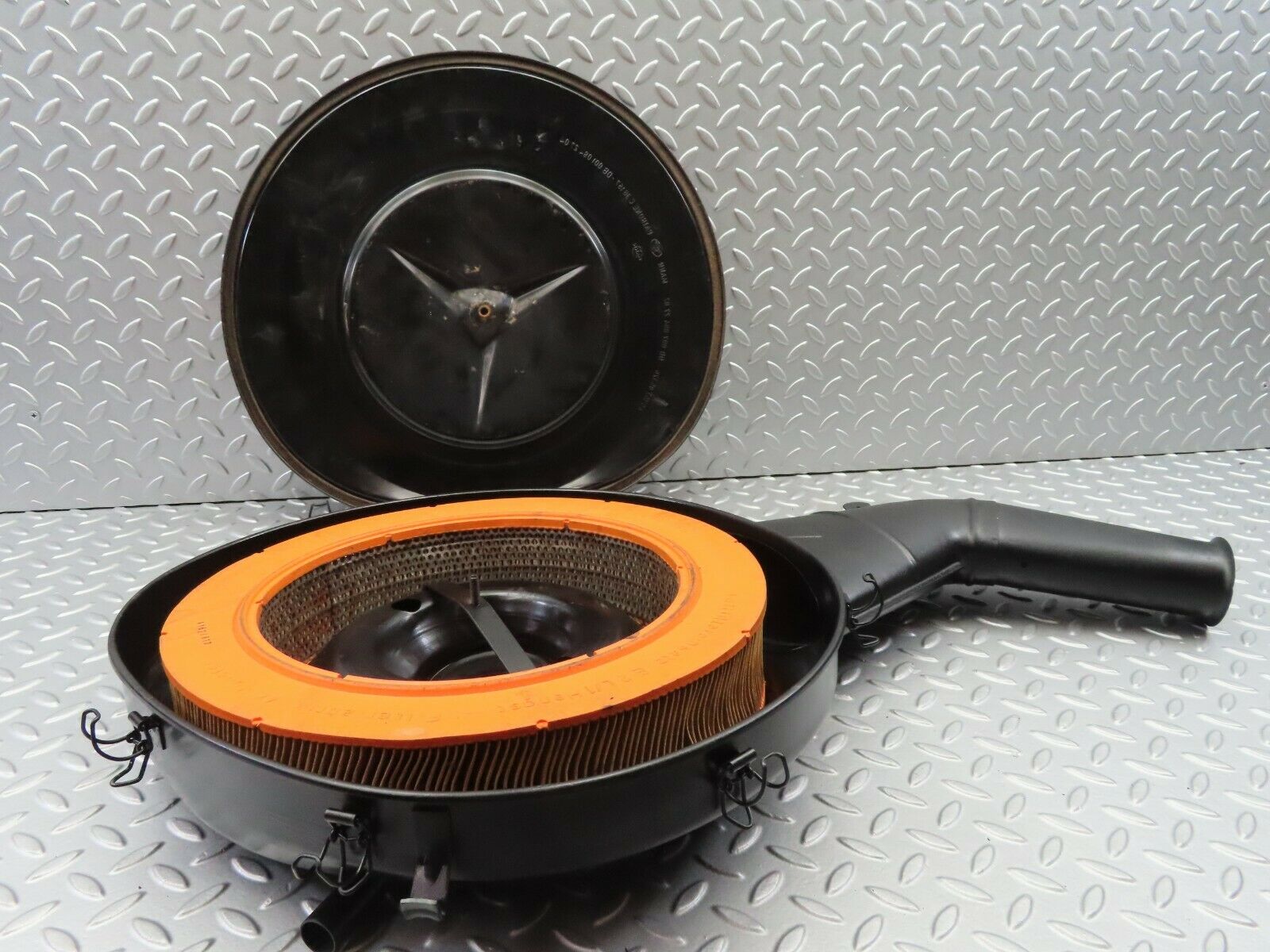 7058 Mercedes-Benz C107 350SLC Coupe Air Filter Housing Box 0070942702