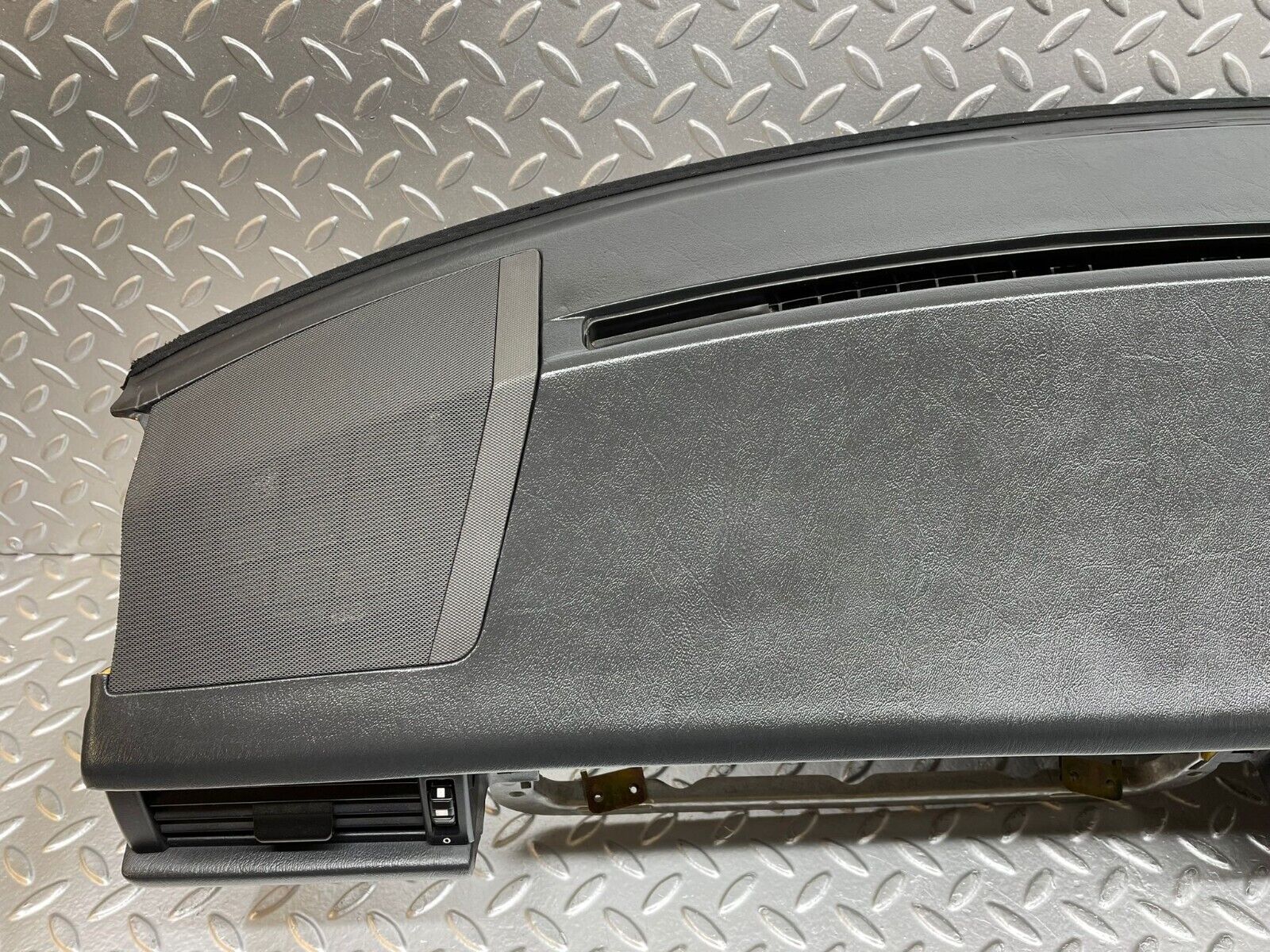 29197 Mercedes-Benz W124 230E Dashboard Black