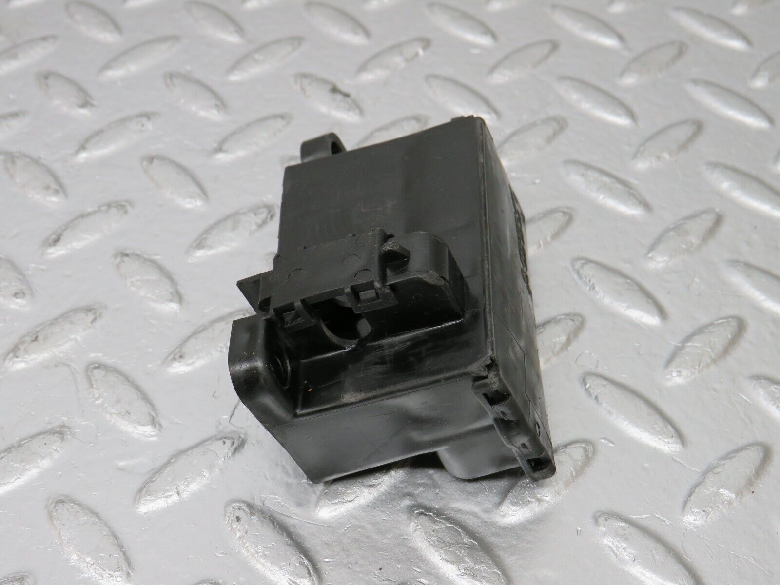 34423 Mercedes-Benz C126 380SEC Cable Wire Distributor Connector 1040030407