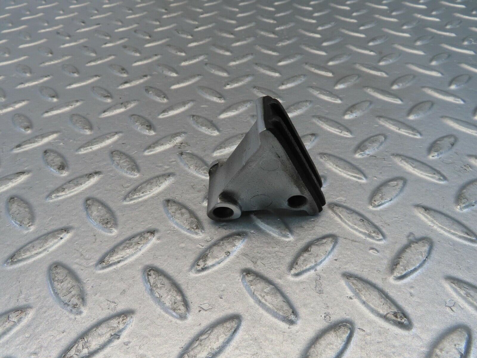 10988 Mercedes-Benz W115 220D Timing Chain Guide Rail 6210500516