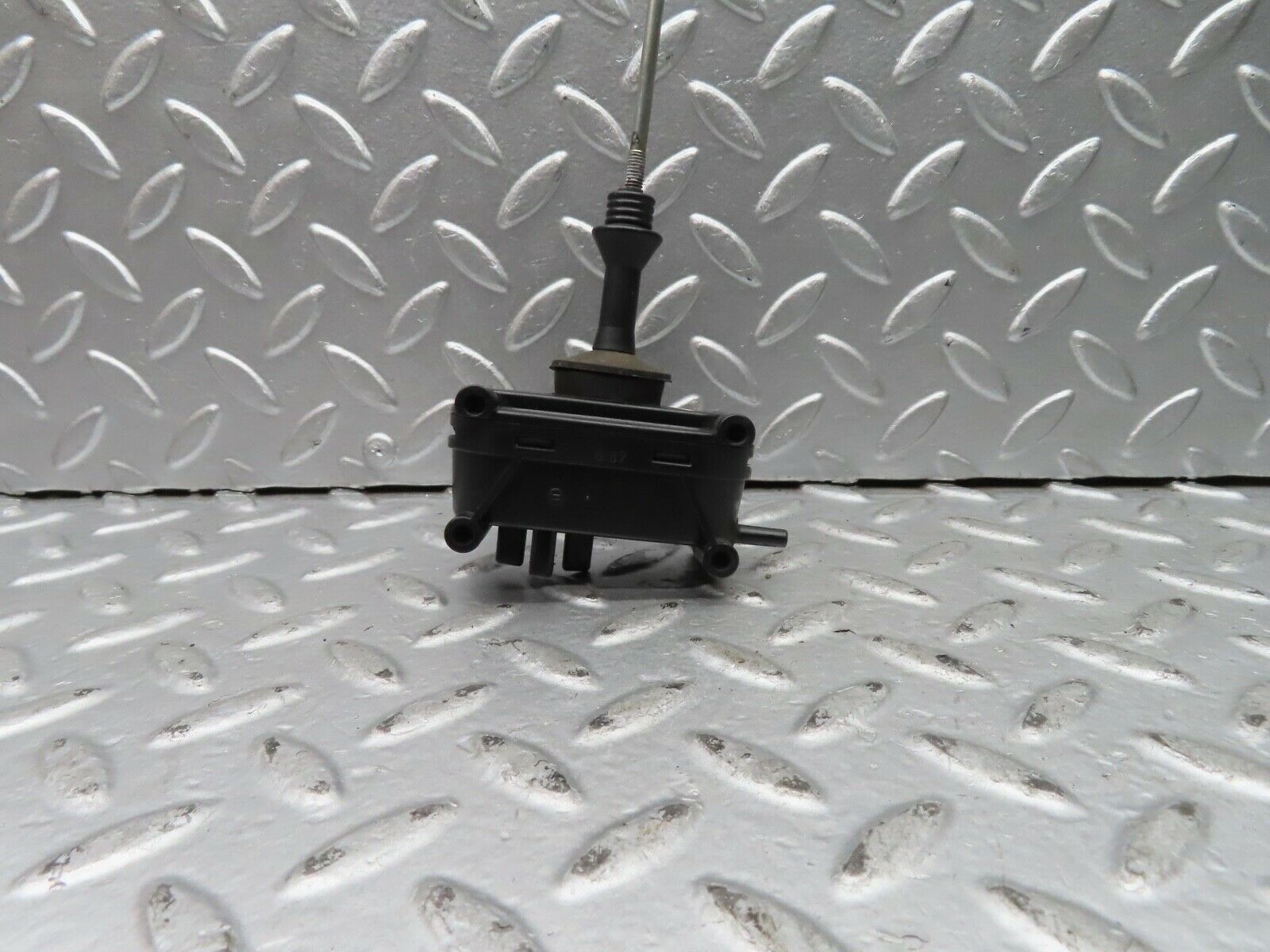 21444 Mercedes-Benz W126 300SE Rear Door Lock Vacuum Actuator