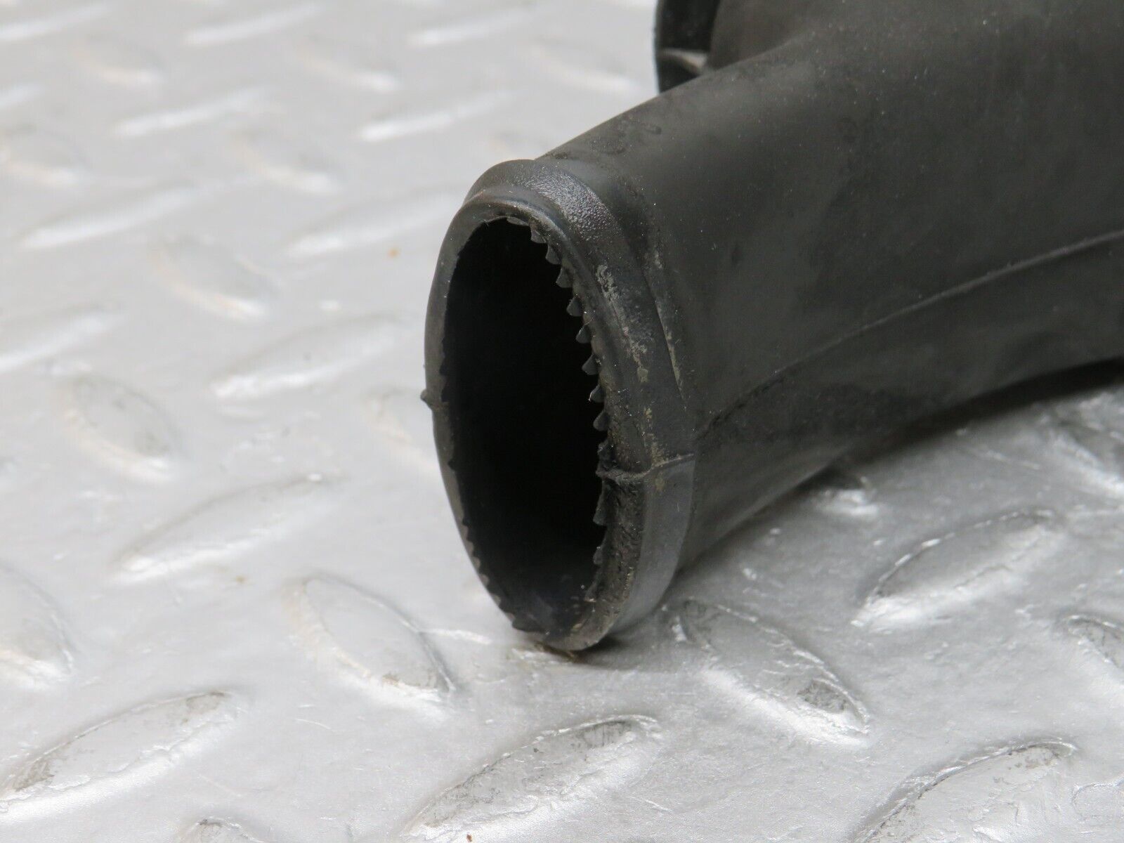 36661 Mercedes-Benz W201 190E 2.0L Heater Water Drain 2018320025