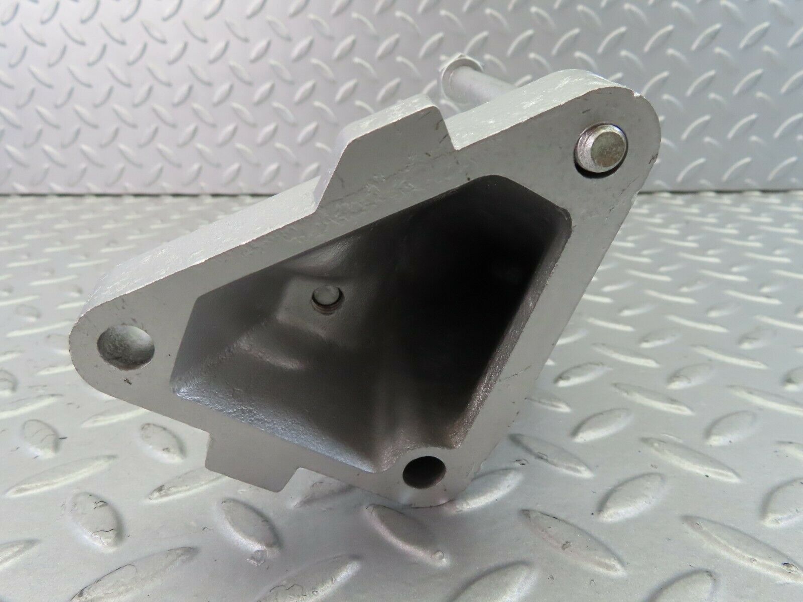 7752 Mercedes-Benz S123 230TE Wagon Engine Mount Bracket Left Side 1022230504