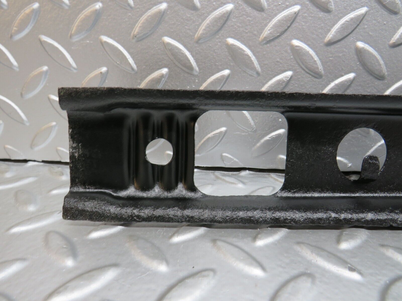 29637 Mercedes-Benz W123 230E Front Bumper Centre Bracket