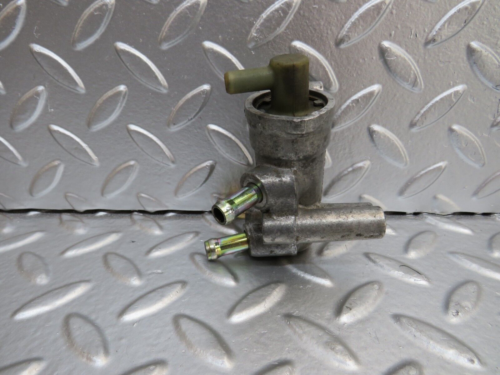 25393 Mercedes-Benz W201 190D Fuel Thermostat 6010700126