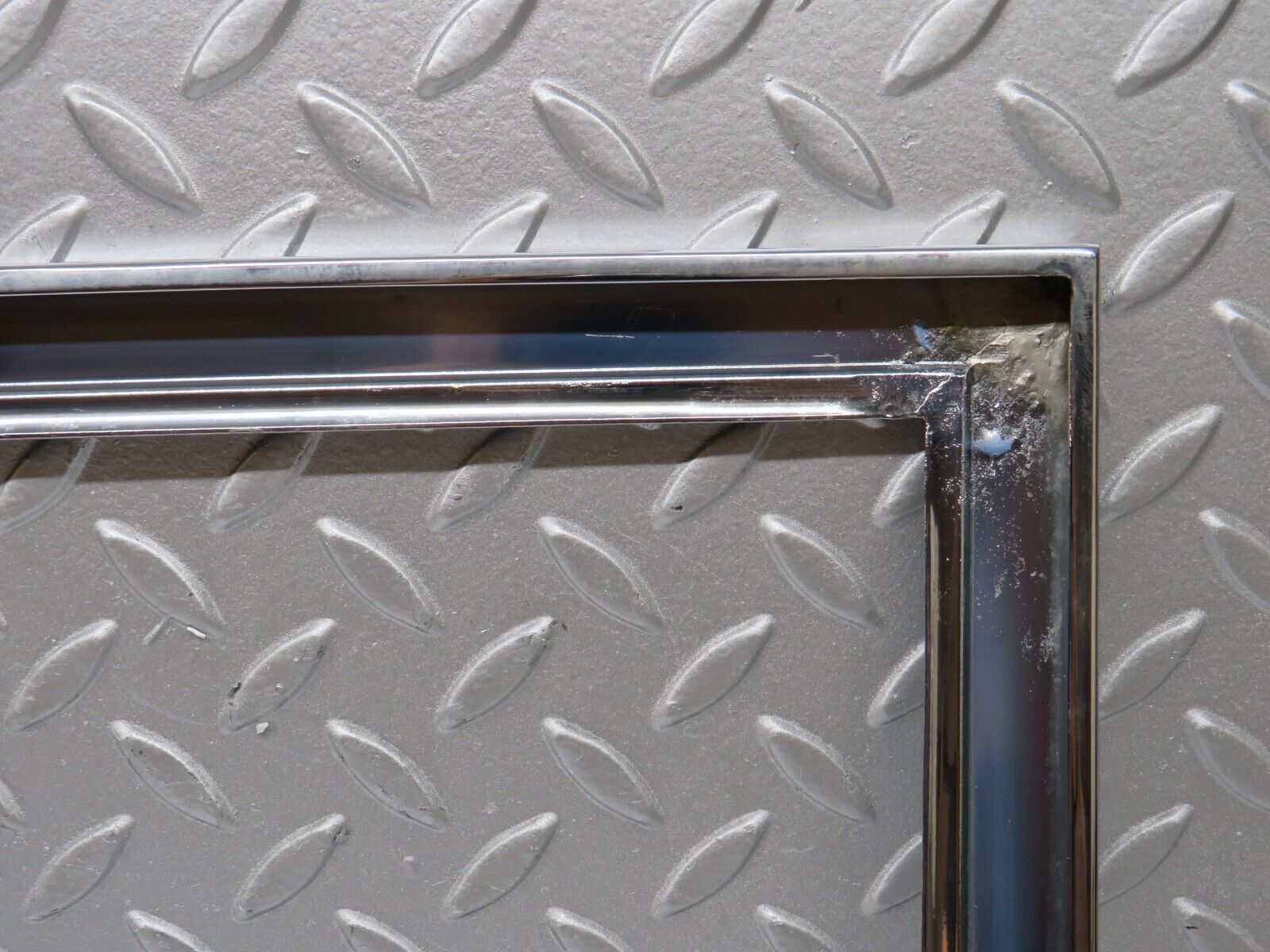 37316 Mercedes-Benz W109 300SEL Front Right Door Chrome Window Frame