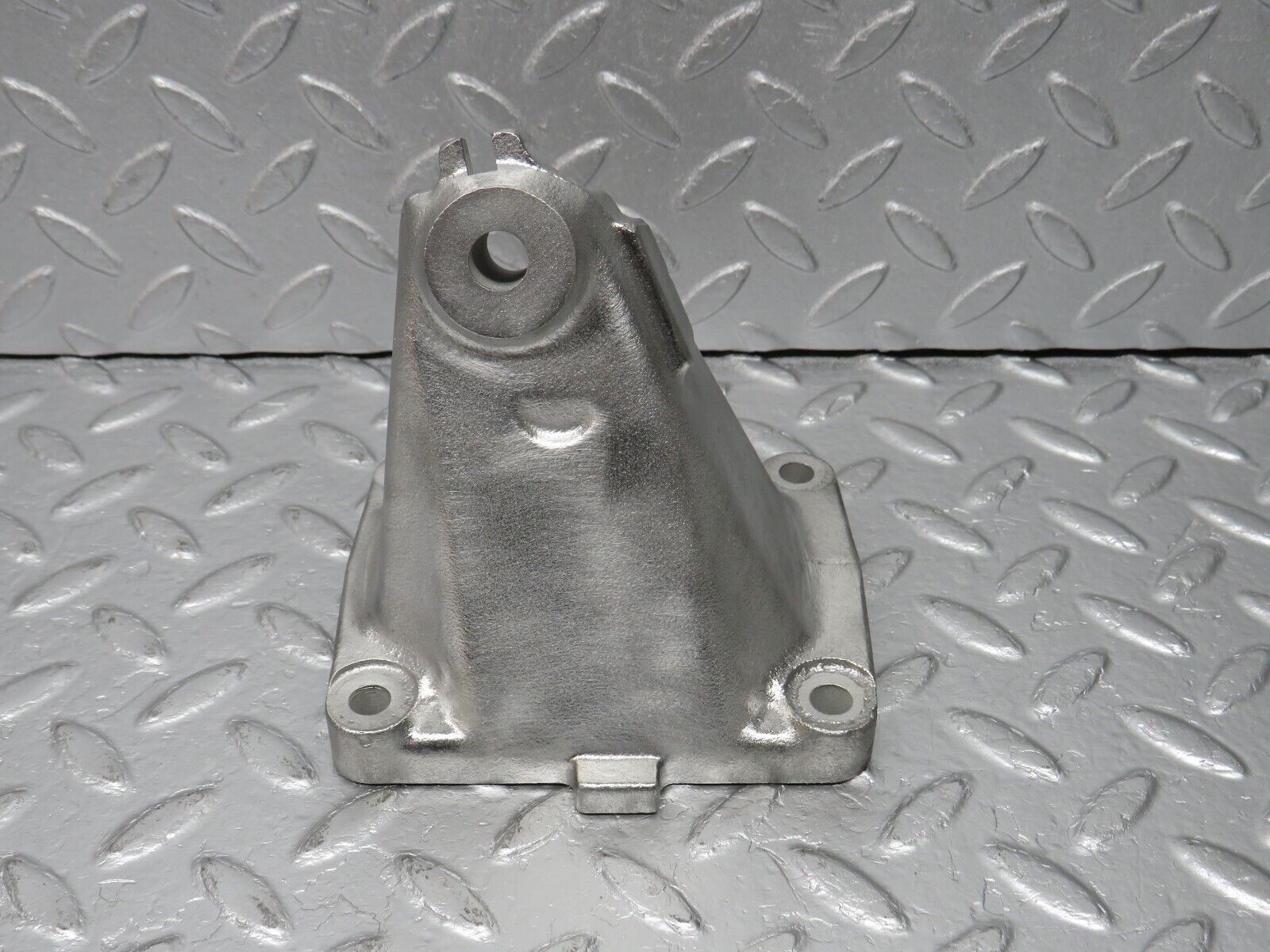 39428 Mercedes-Benz R129 320SL Coupe Engine Mount Bracket Right 1042230504