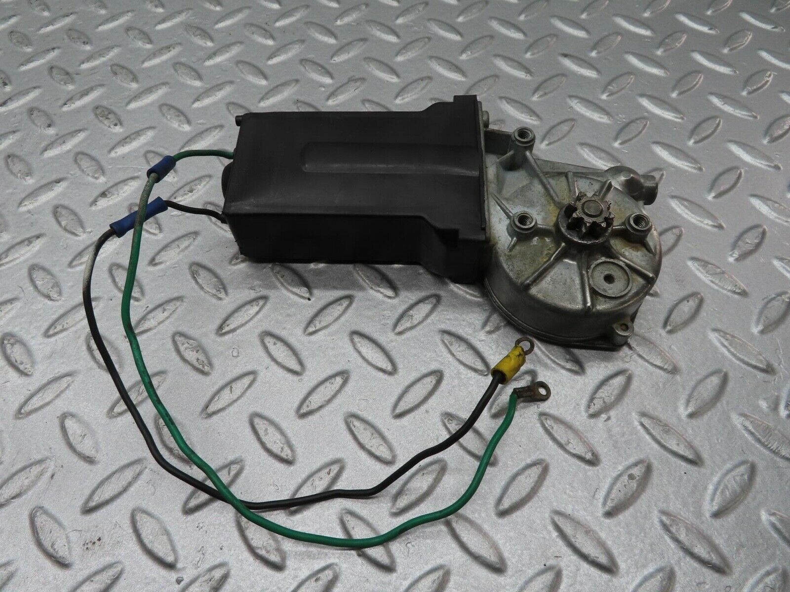 12422 Mercedes-Benz W108 280SE 3.5 Window Regulator Motor Front Right 0132001102