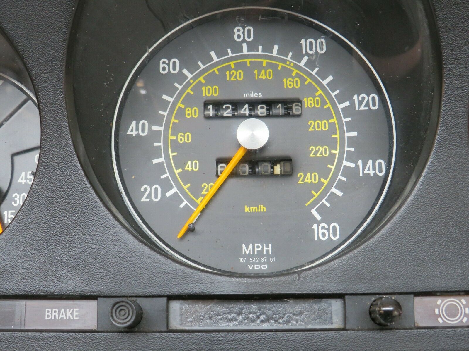 23684 Mercedes-Benz W116 350SE Instrument Cluster 87001021 1075423701