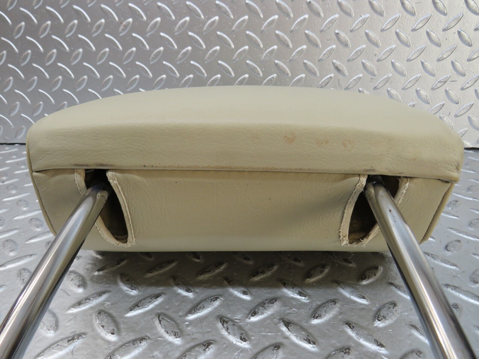 26662 Mercedes-Benz C124 220CE Coupe Front Right Seat Headrest Leather Beige