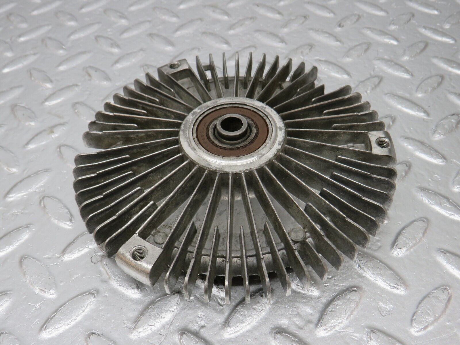 34101 Mercedes-Benz W124 260E Fan Clutch 1032000422