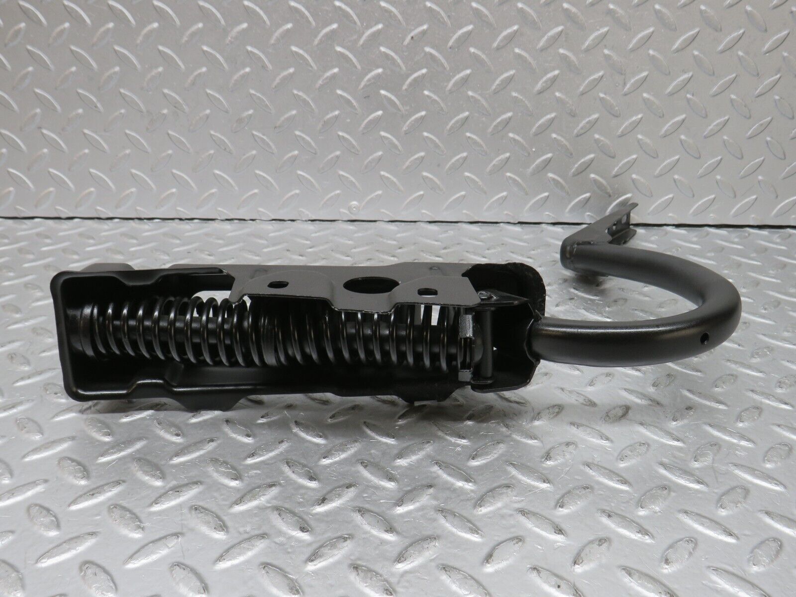 36316 Mercedes-Benz W126 420SE Trunk Hinge Left Side