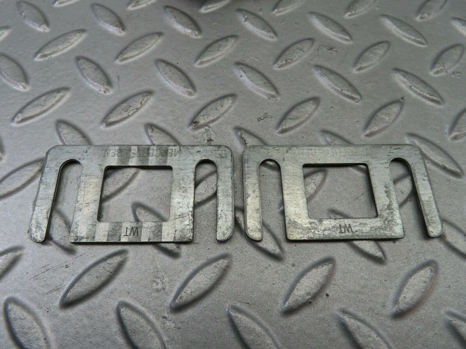 7721 Mercedes-Benz S123 230TE Wagon Door Lock Latch Left Side