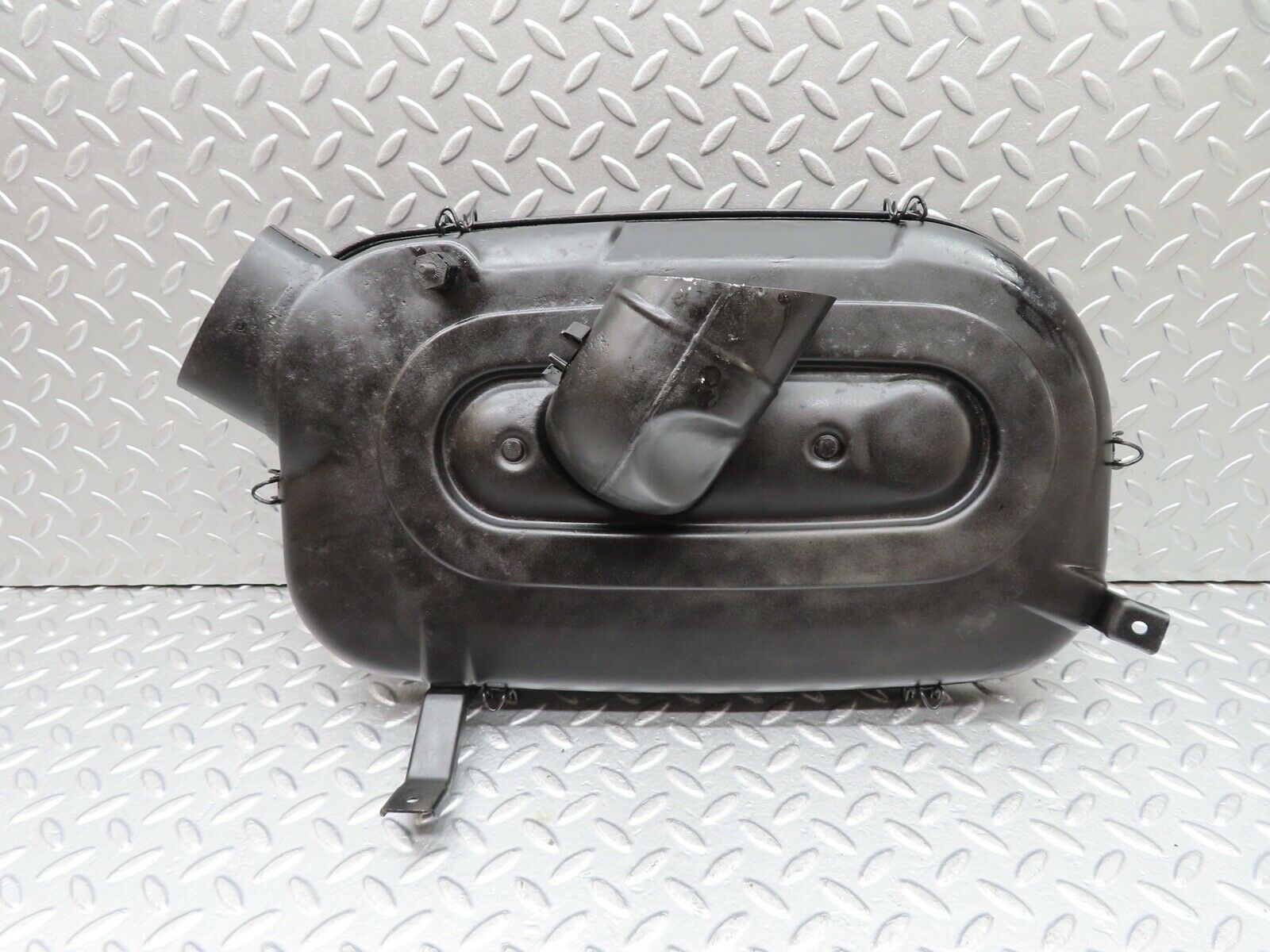 18191 Mercedes-Benz W123 200 Air Filter Housing 1150940002