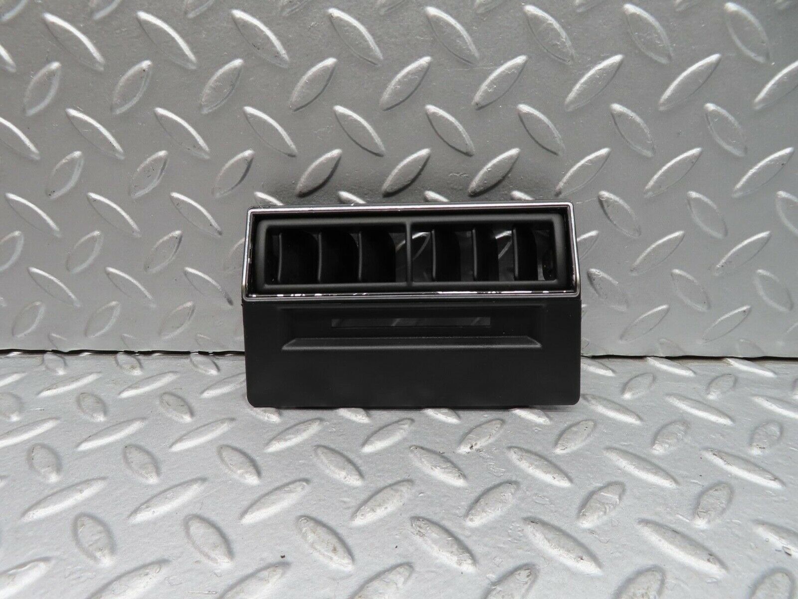 16160 Mercedes-Benz W126 Rear Centre Console Air Vent 1268300013