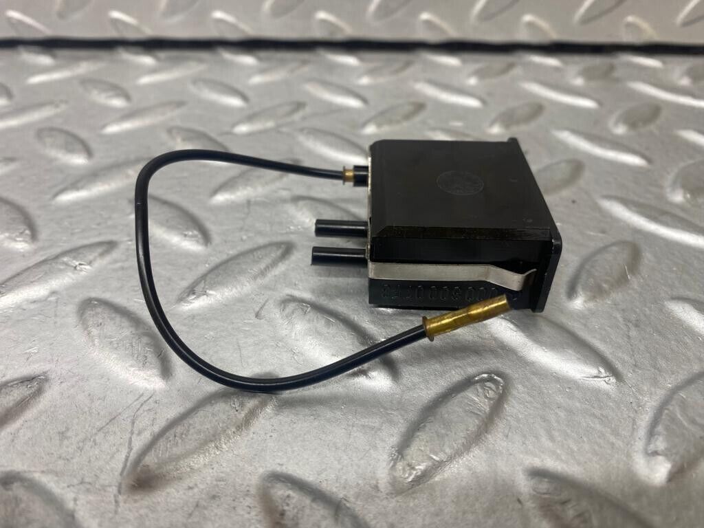 35182 Mercedes-Benz W221 Headlight Level Switch 0008000773