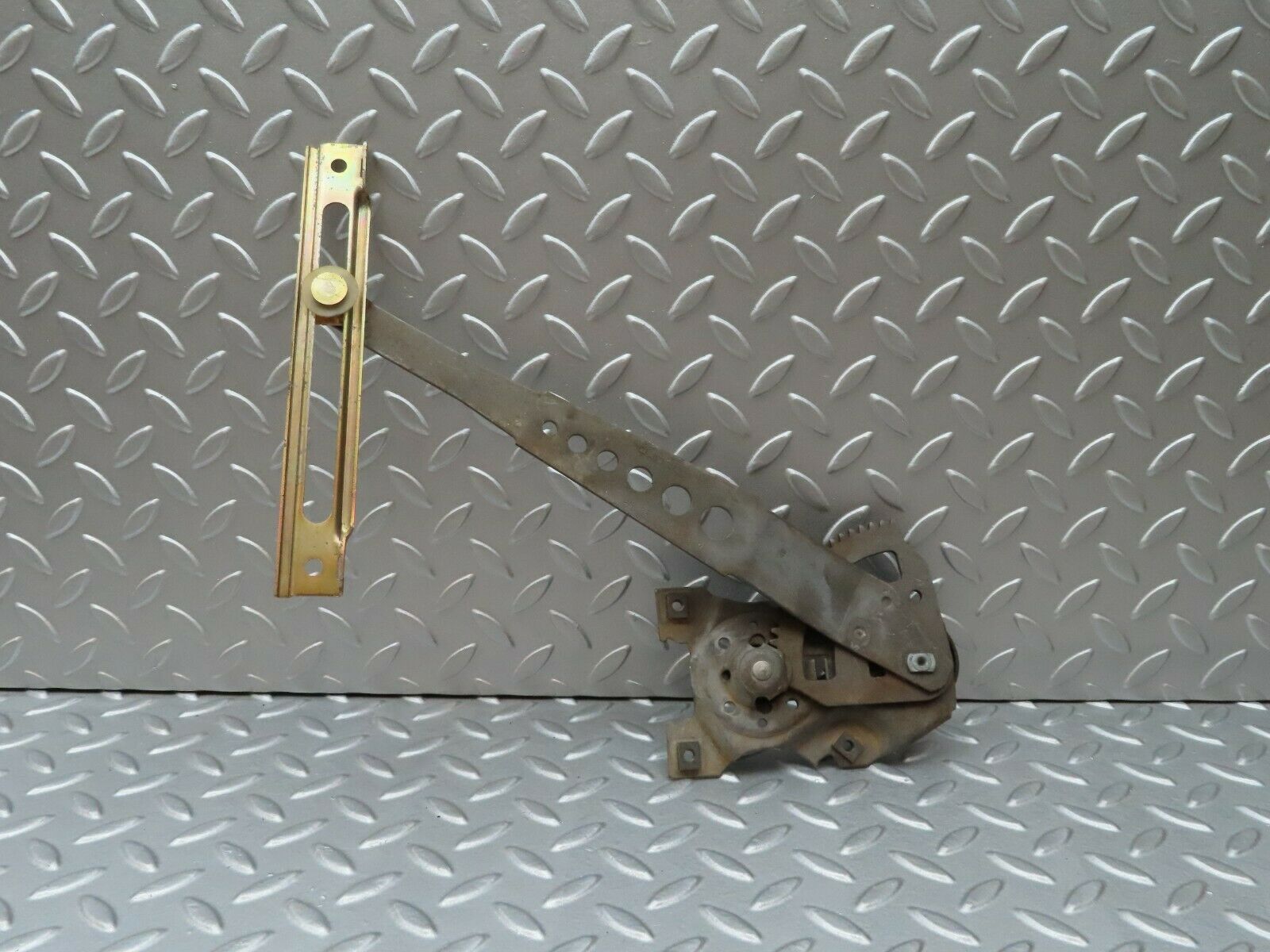 4481 Mercedes-Benz W123 230E Rear Right Manual Window Regulator 1237302046